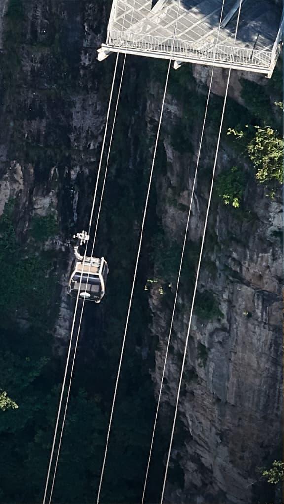 Monitor structural integrity, optimize planning, and identify potential issues of infrasturctures such as bridges, buildings, and power lines in a swift and safe way. 