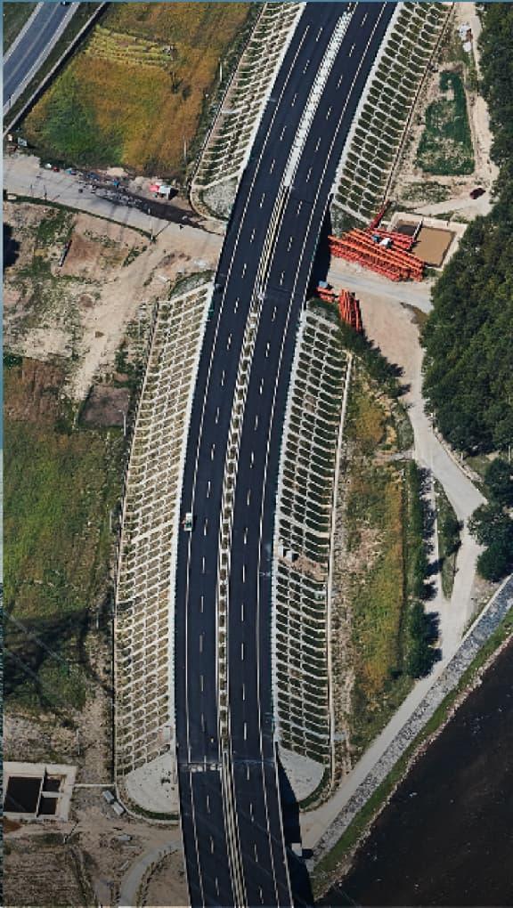 Capture the city and create precise 2D and 3D models to visualize designs for city modelling, urban-rural classification, and land surveying.