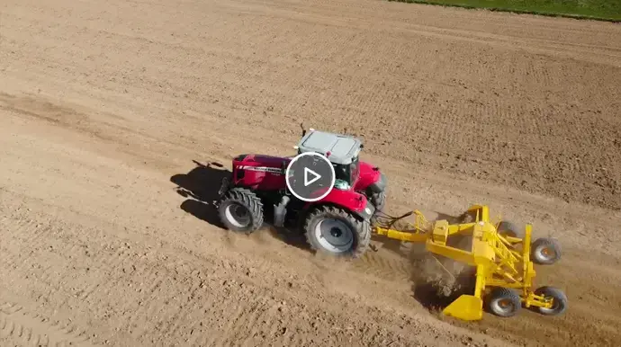 Jordi from Spain has successfully utilized AL01 to optimize farmland leveling and planting sunflowers, yielding fantastic results. AL01 ensures smooth and even terrain, enabling better water distribution and crop management.